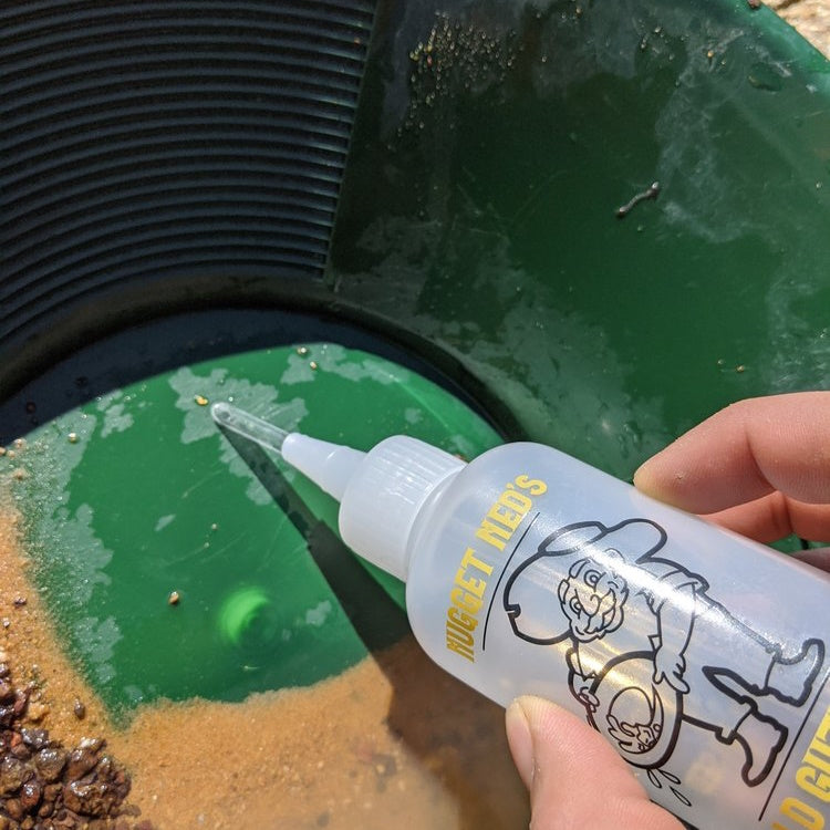 Nugget Neds Gold Guzzler 120ml Sniffer Bottle being used
