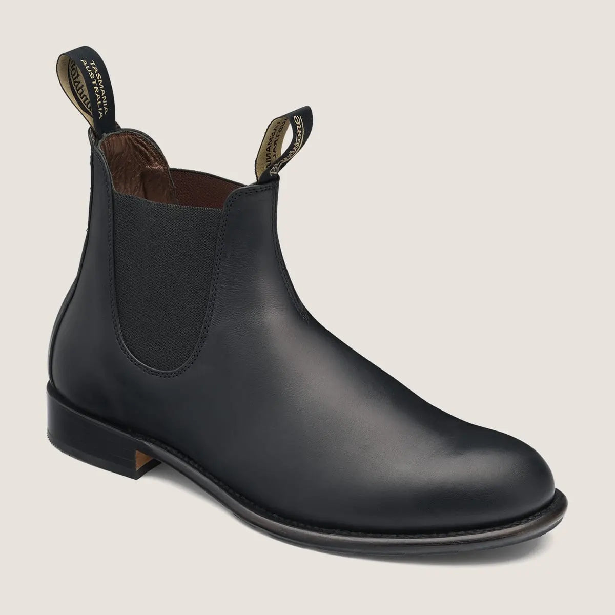 Black leather Blundstone 152 Chelsea boot