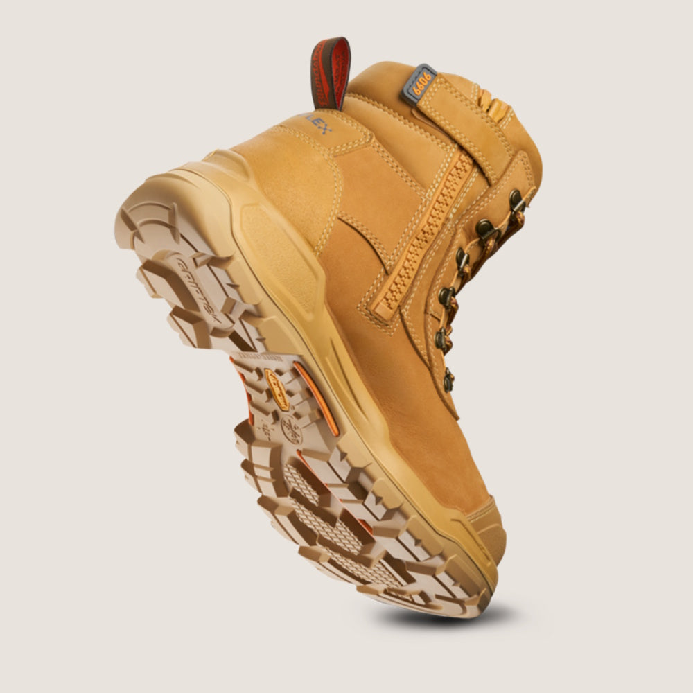 Heel up of Blundstone 9099