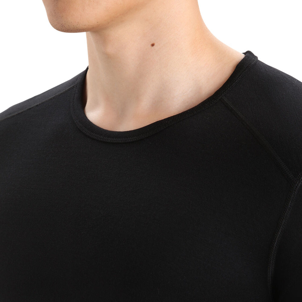 Close up of neck on Icebreaker Mens 260 Tech Long Sleeve Crew Neck