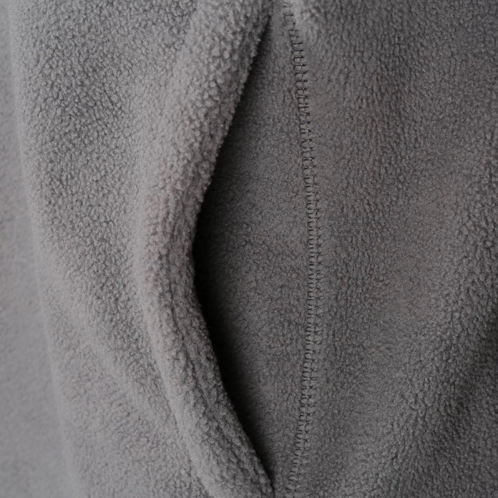 Close up of pocket on Ridgeline Waterline Rig Fleece Top